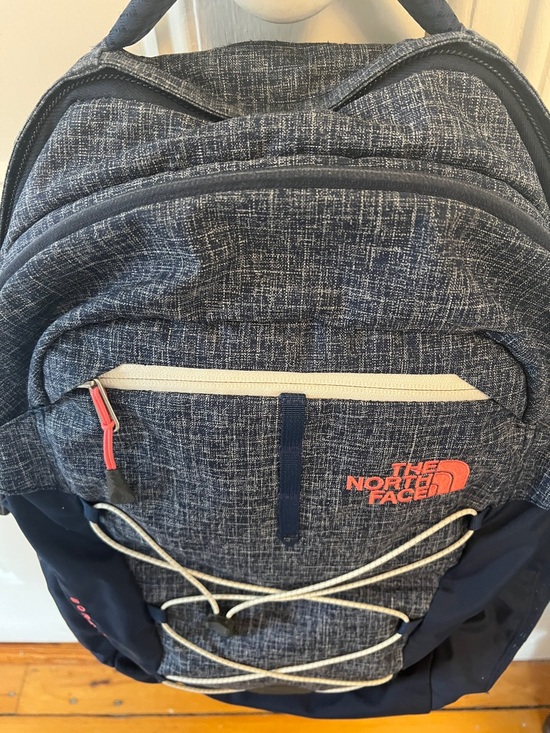 gray and coral north face backpack The Jester Everyday Laptop Backpack, Gy/Dust Org, OSFA This Luxe edition upgrades the classic Jester backpack with a metallic embroidered logo and metallic zipper pulls The North Face Gray Backpack